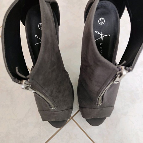 Grey suede ankle boots, size 38