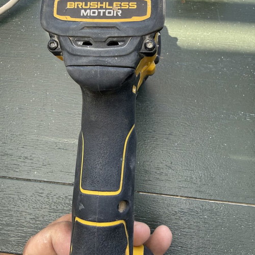 Dewalt drill screwdriver used with 1 battery 2Ah and charger