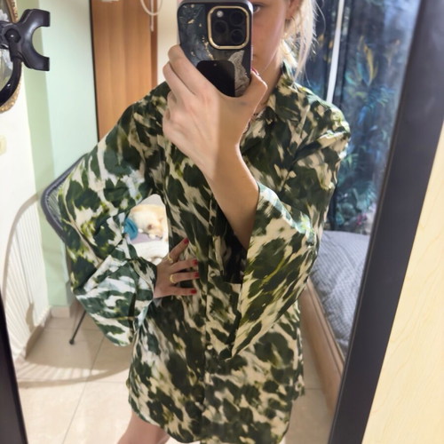 Topshop dress like new with matching belt and bell sleeves green print