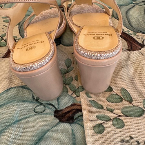 Vavoulas leather sandals like new, size 38, beige