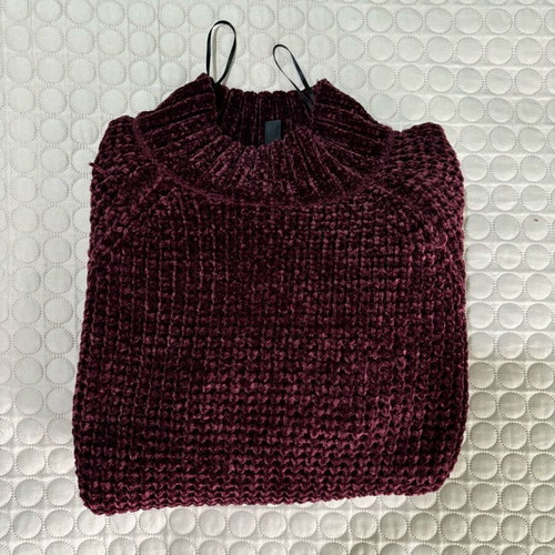Burgundy H&M pullover with turtleneck cropped like new