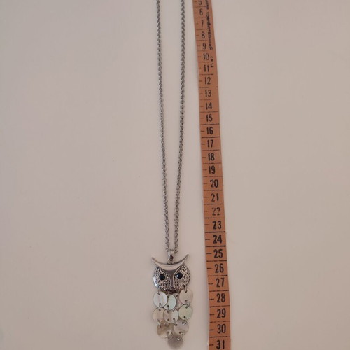 Owl necklace like new, silver with pearl-like pendants