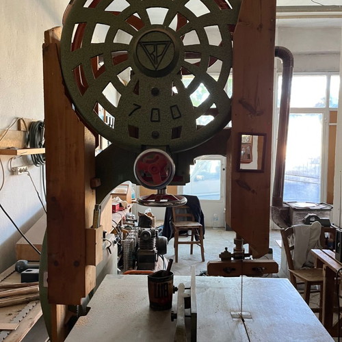 Woodworking machines used, set with bandsaw, planer, press