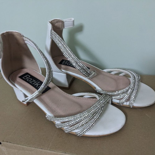 Bozikis girls' white high-heeled shoes size 31 used with rhinestones