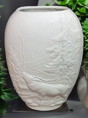 Λευκό διακοσμητικό βάζο White Bisgue Porcelain με ανάγλυφα σχέδια σαν καινούργιο