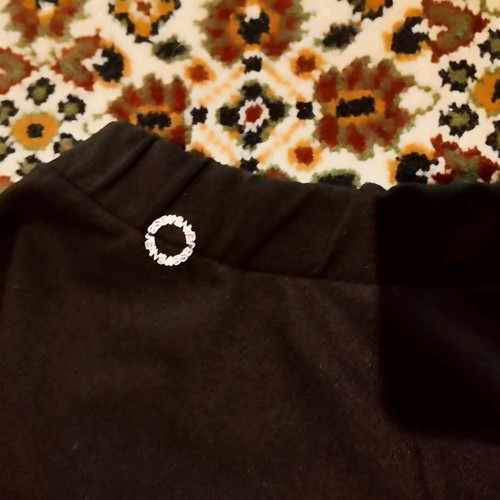 Mini black skirt like new, with elastic waist