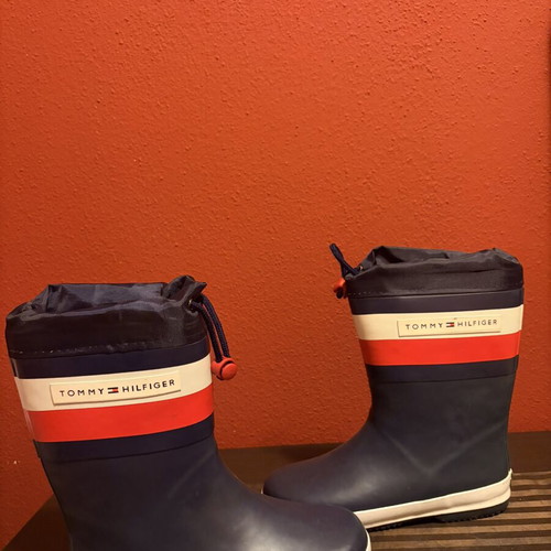 Tommy Hilfiger rain boots and Converse All Star shoes like new