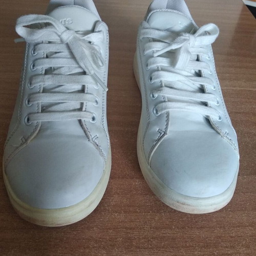 Levi's women's sneakers size 36 used, white