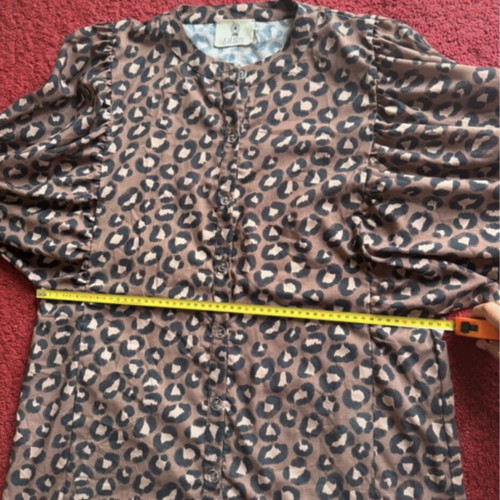 Karavan set animal print like new, blouse one size and pants small