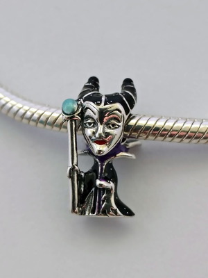 Charm Maleficent από ασήμι S925 με σμάλτο που φωσφορίζει