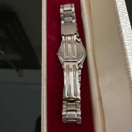 Vogue women's wristwatch used vintage in very good condition