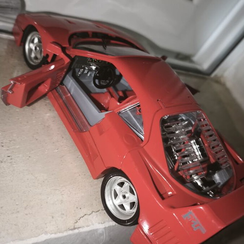 Ferrari F40 BBurago 1:18 model car, red, detailed interior