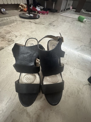 Women's black sandals used, size 39, platform style