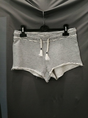 Bershka βαμβακερό σορτσάκι σαν καινούργιο, μέγεθος M, μαύρο και άσπρο