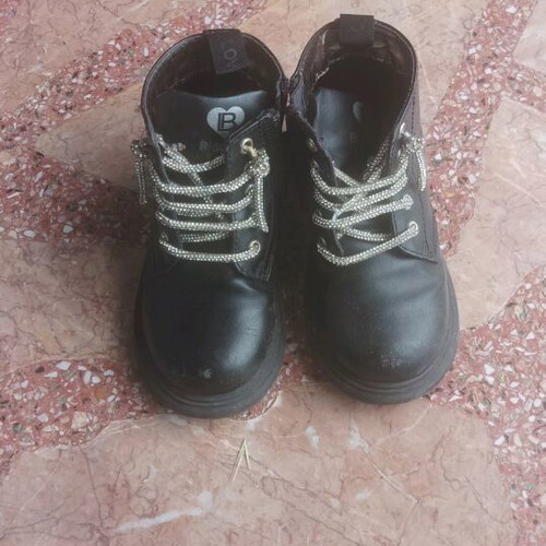 Boots size 25 black slightly used