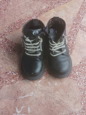 Boots size 25 black slightly used