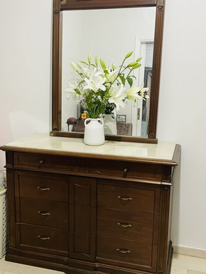 Νεοκλασική συρταριέρα κρεβατοκάμαρας με μάρμαρο μεταχειρισμένη, μασίφ ξύλο