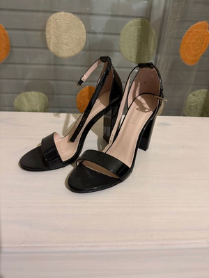 Enrique women's patent leather sandals with block heel size 38 new