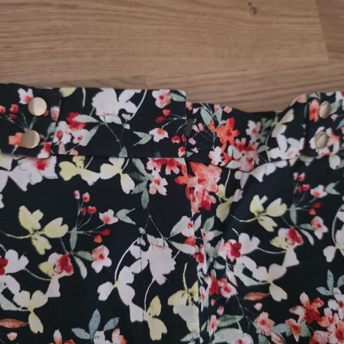 Zara shorts size M like new, 100% cotton, multicolor