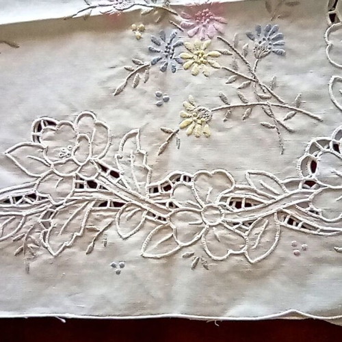 Vintage tablecloth set 85x85 cm with 4 embroidered napkins
