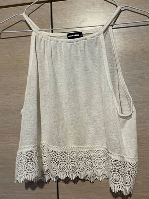 White sleeveless top size S like new