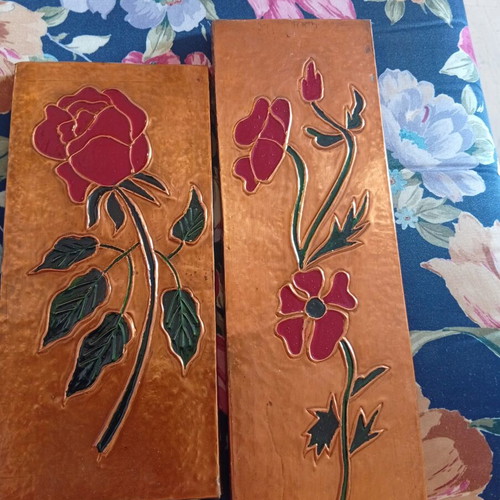 Set of 2 copper wall decorations on wooden base, like new, vintage style