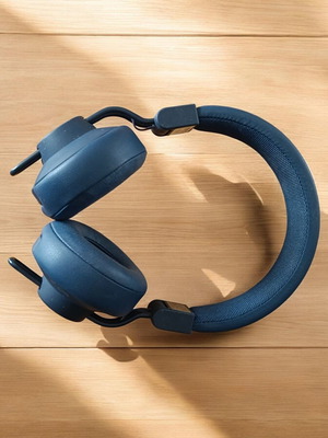 Fresh 'n Rebel Clam Bluetooth headphones like new, wireless