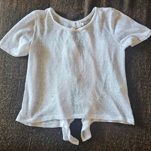 Women's blouse like new, small, with back opening