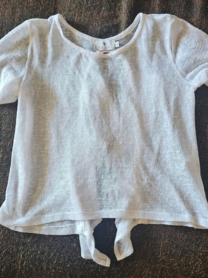 Women's blouse like new, small, with back opening