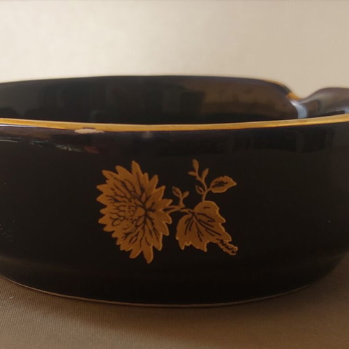 Ket.e. ashtray 24 carat like new, gold with 2 small rests