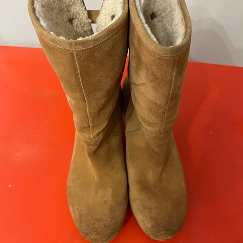 Ugg authentic boots used, size 38, tan with ecru fur