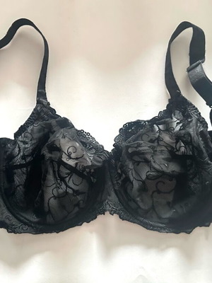 Σουτιέν Lise Charmel Antigel καινούργιο, μαύρη δαντέλα, μέγεθος 105F
