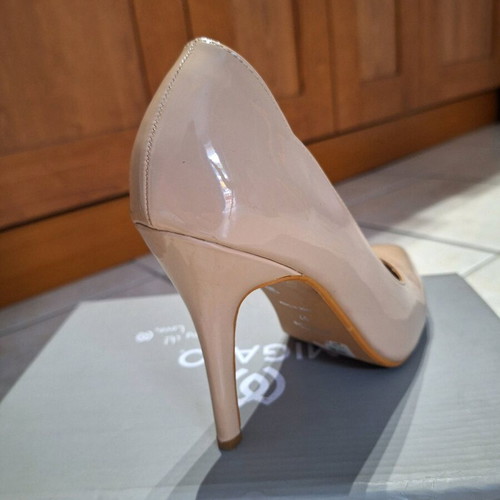 Migato nude patent leather pumps like new