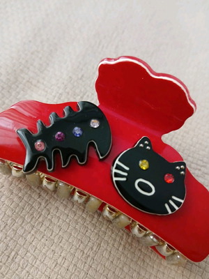 Artstar hair clip red with cat design like new