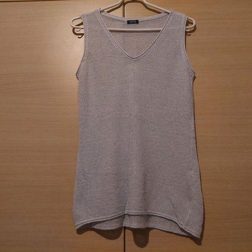 Oltre knitted sleeveless silver top like new, size Medium