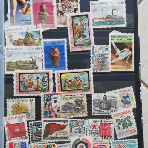 Stamp collection album like new with 13 full pages from various countries