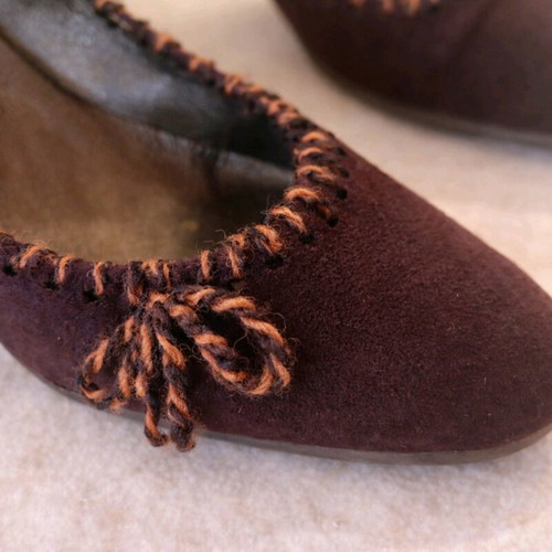 Brown suede pumps like new with orange details, size 37