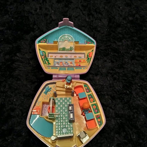 Vintage Bluebird toy Polly Pocket 1992 like new, restaurant