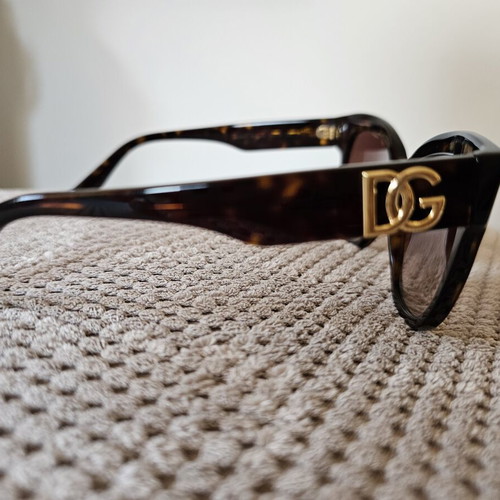 Dolce & Gabbana Cat Eye Sunglasses like new, brown acetate frame