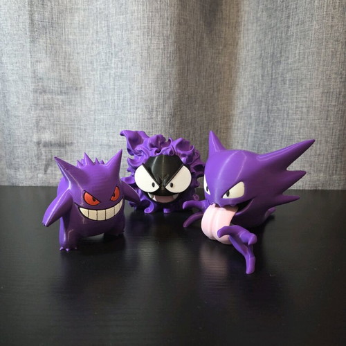 Collectible Pokémon figures Gengar, Gastly and Haunter new with 3 keychains