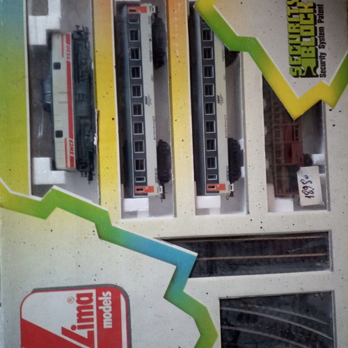 LIMA Railway Set like new, collectible with 2 engines and 8 meters track