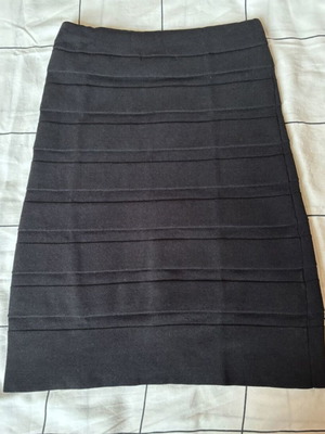 Mango black elastic skirt size S like new