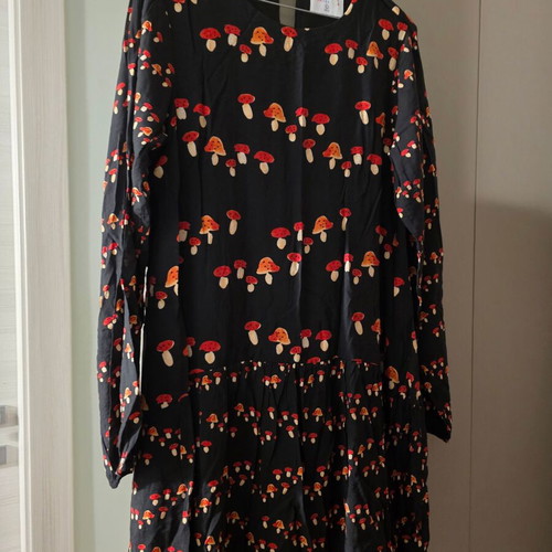Dress with mushroom print like new, size L, black and red