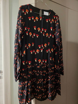 Dress with mushroom print like new, size L, black and red