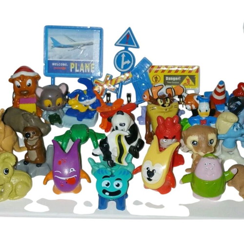 Kinder figures lot like new, over 20 pieces