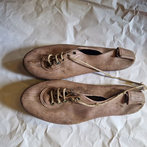 Vintage genuine leather track run sprint shoes used