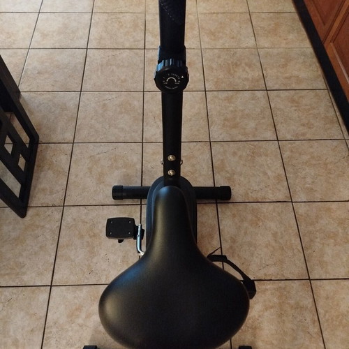 Exercise bike like new with magnetic resistance and heart rate sensors