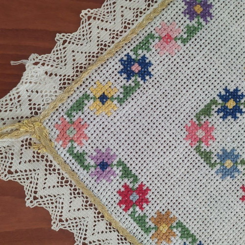 Embroidered handmade tablecloth 61x61 cm like new