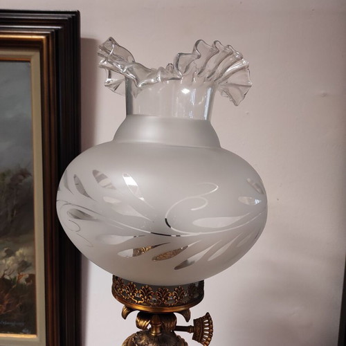 Table lamp with porcelain base and bronze decoration like new