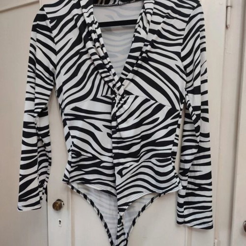 Long-sleeve zebra print bodysuit with V-neck and knot, like new